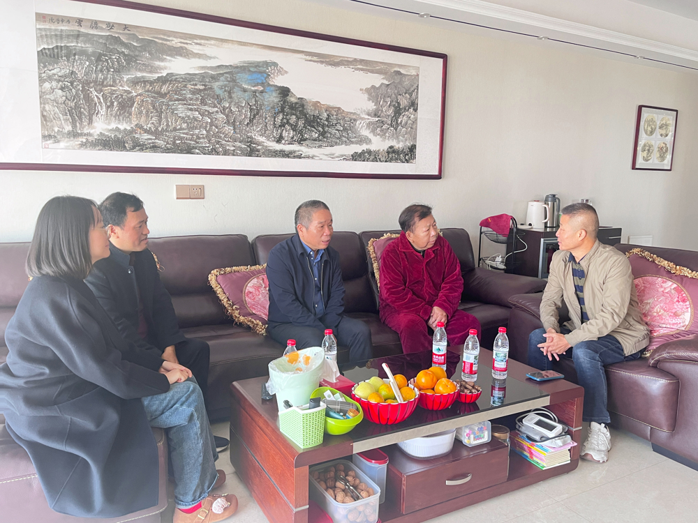 民盟常德市委会开展重阳节走访慰问活动2