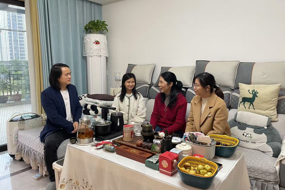 1029情暖重阳送关怀——常德民盟基层支部走访慰问老盟员3