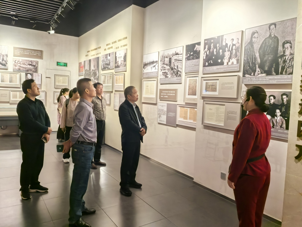 参观张太雷纪念馆