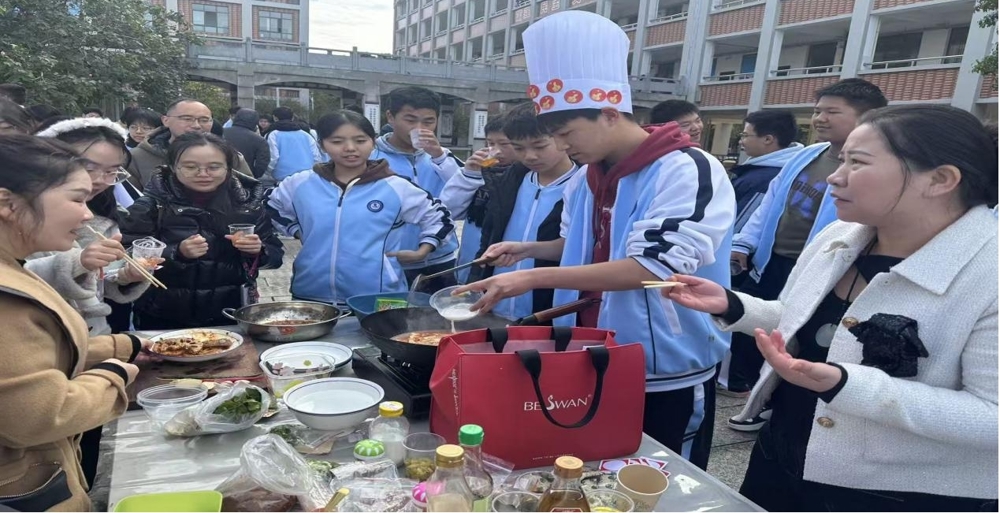 1118党盟同心践初心 劳动育人显担当——民盟常德市六中支部开展厨艺展示共建活动5