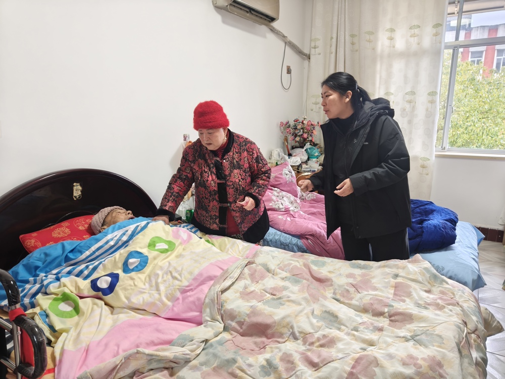 民盟津市市委会开展节前走访慰问活动