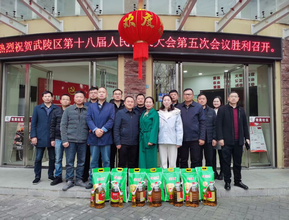 2025年1月23日，民盟常德市委会与其他民主党派市委会机关在光荣路社区联合开展节前走访慰问活动