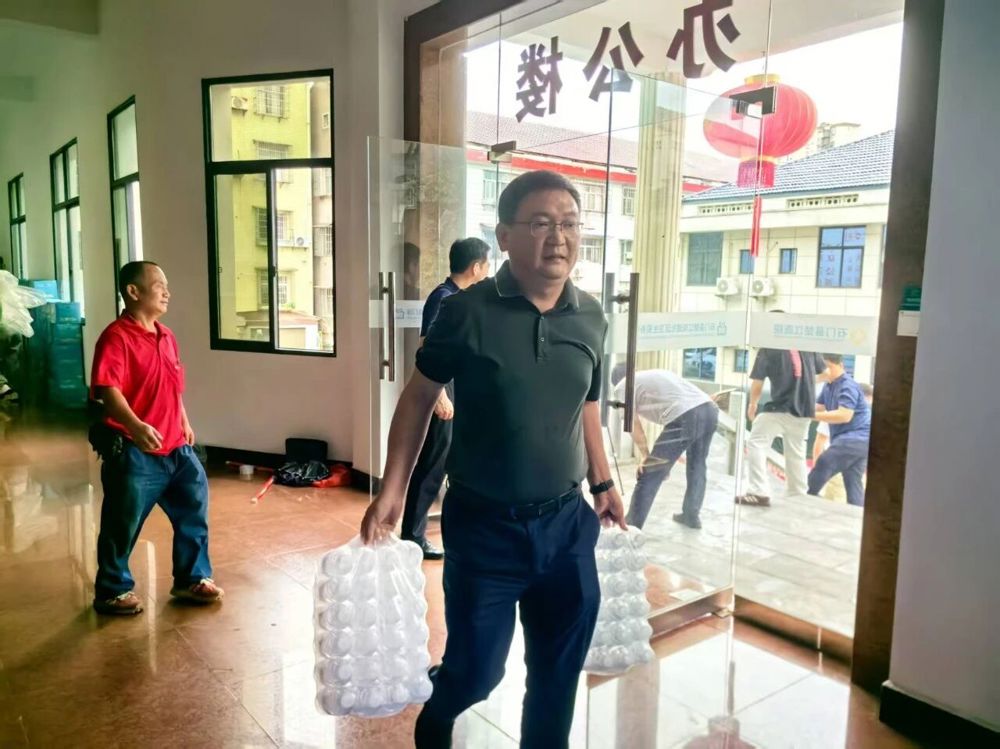 0526闻“汛”而动 民盟常德市委会驰援石门抗洪一线3