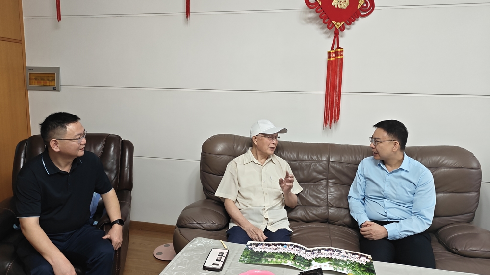 0529邓彬彬带队走访看望民盟常德市委会原主委 丁时祺1