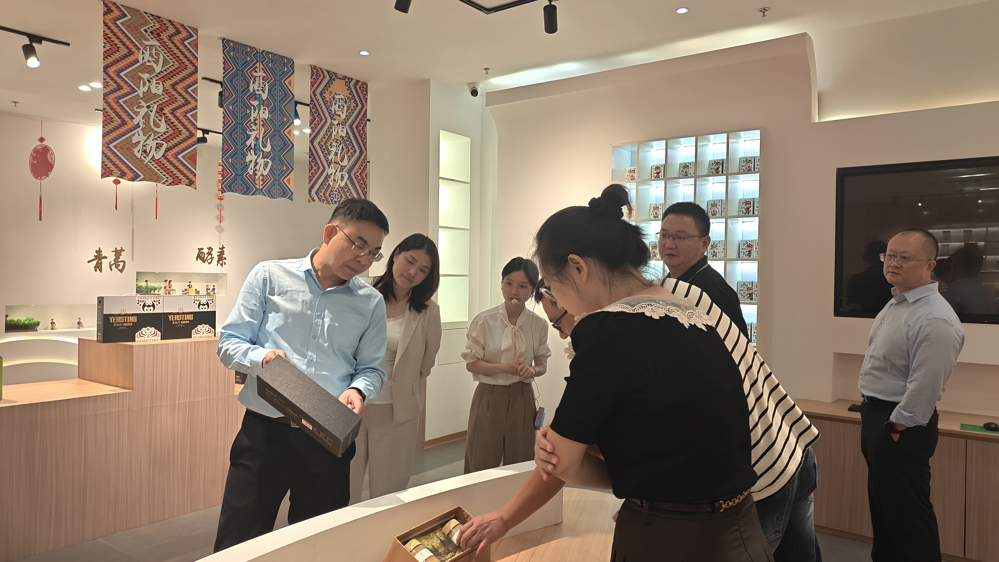 （定稿发布）03参观“酉阳800”农特产品展销中心